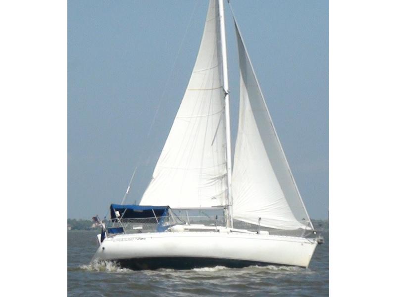 1987 Beneteau First 28.5 located in Texas for sale