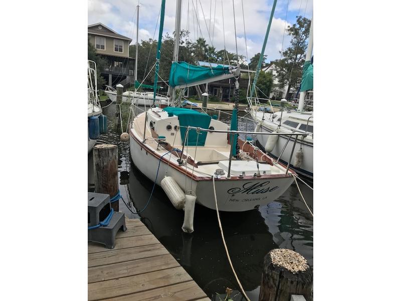 1980 Cape Dory 27