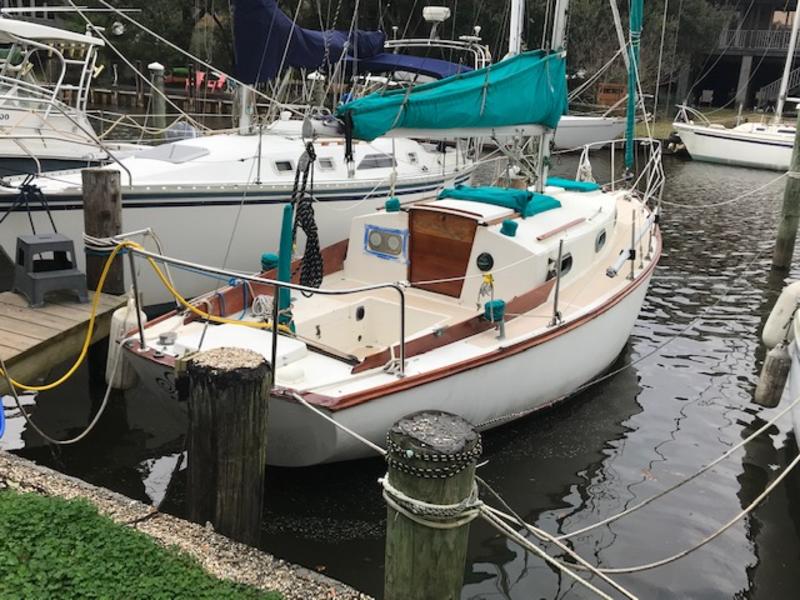 1980 Cape Dory 27