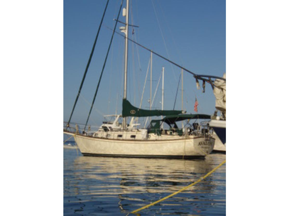 1990 Island Packet 35