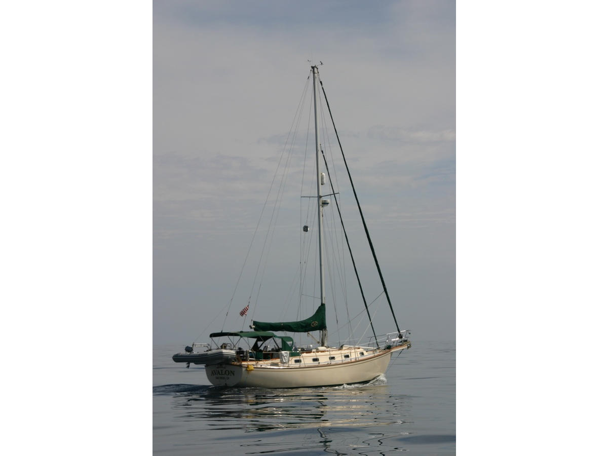 1990 Island Packet 35