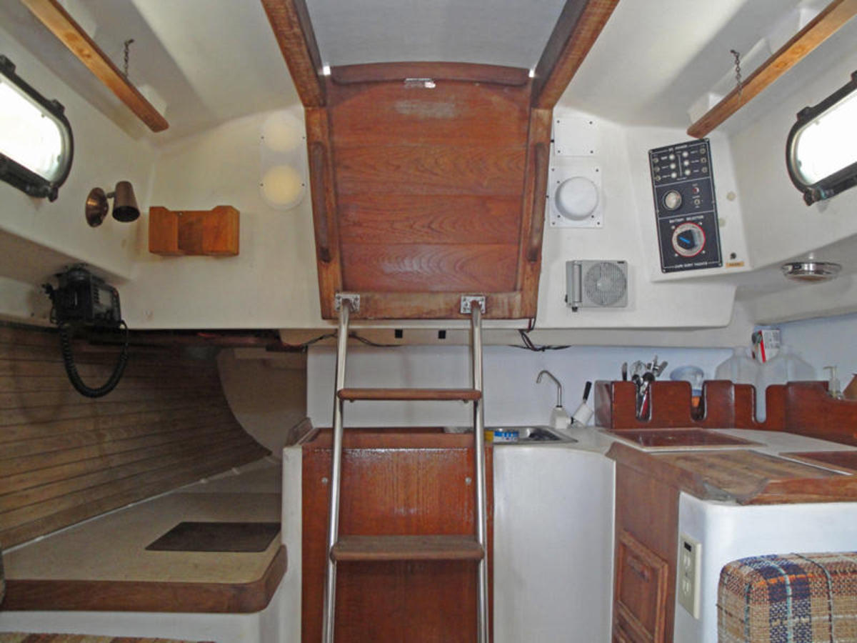1982 Cape Dory 25d