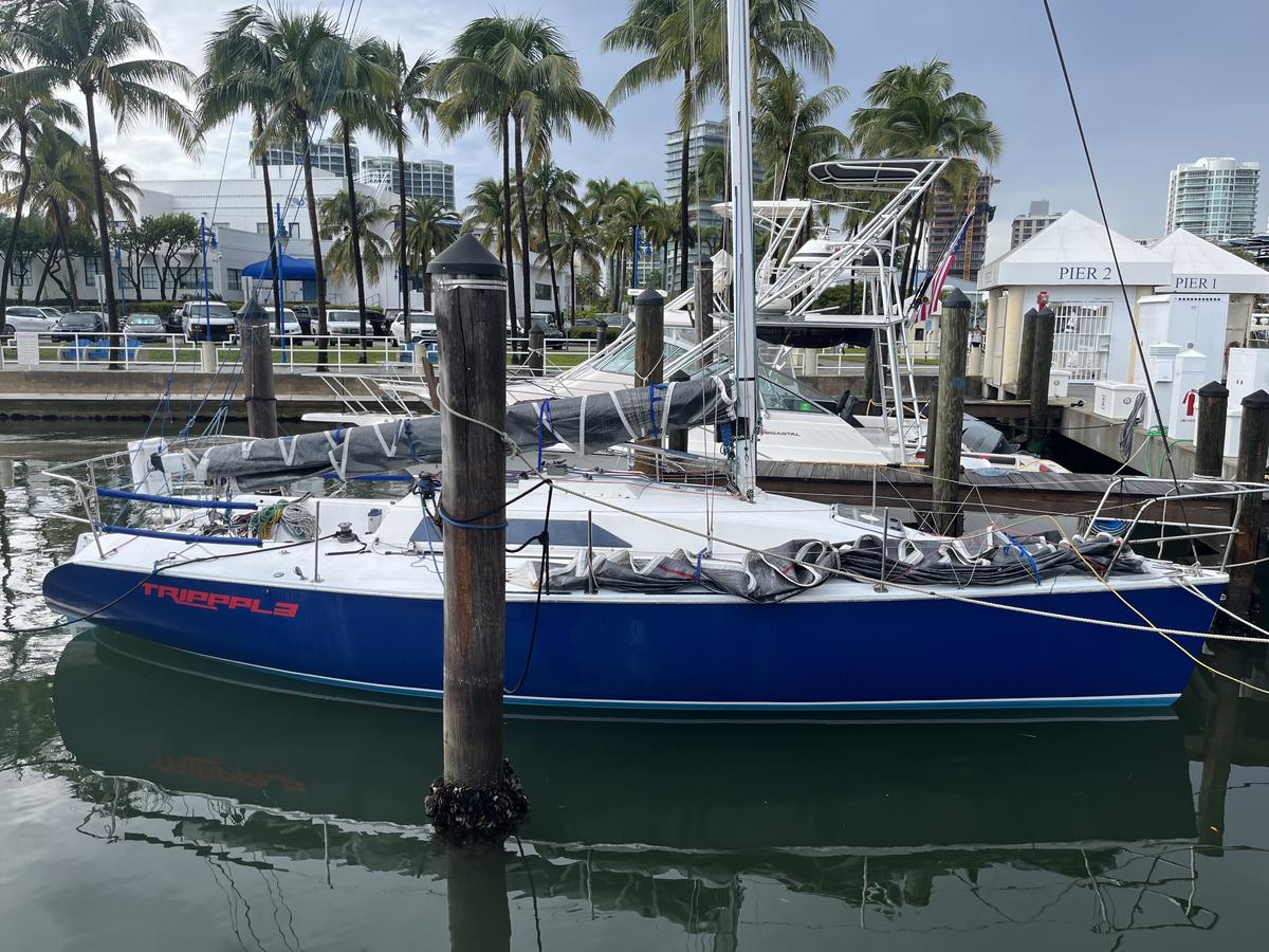 1992 Carroll Marine Tripp 33