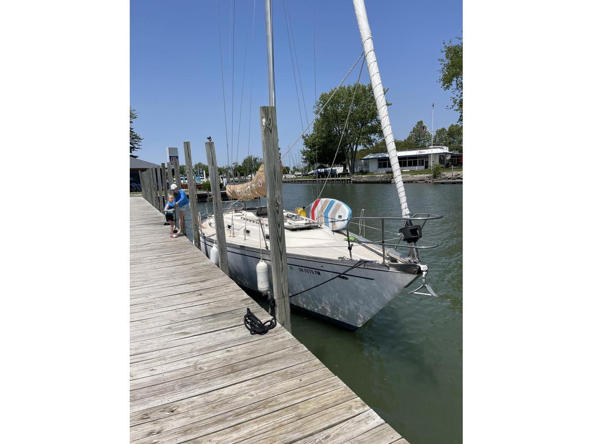 1976 Sparkman & Stephens Tartan 37
