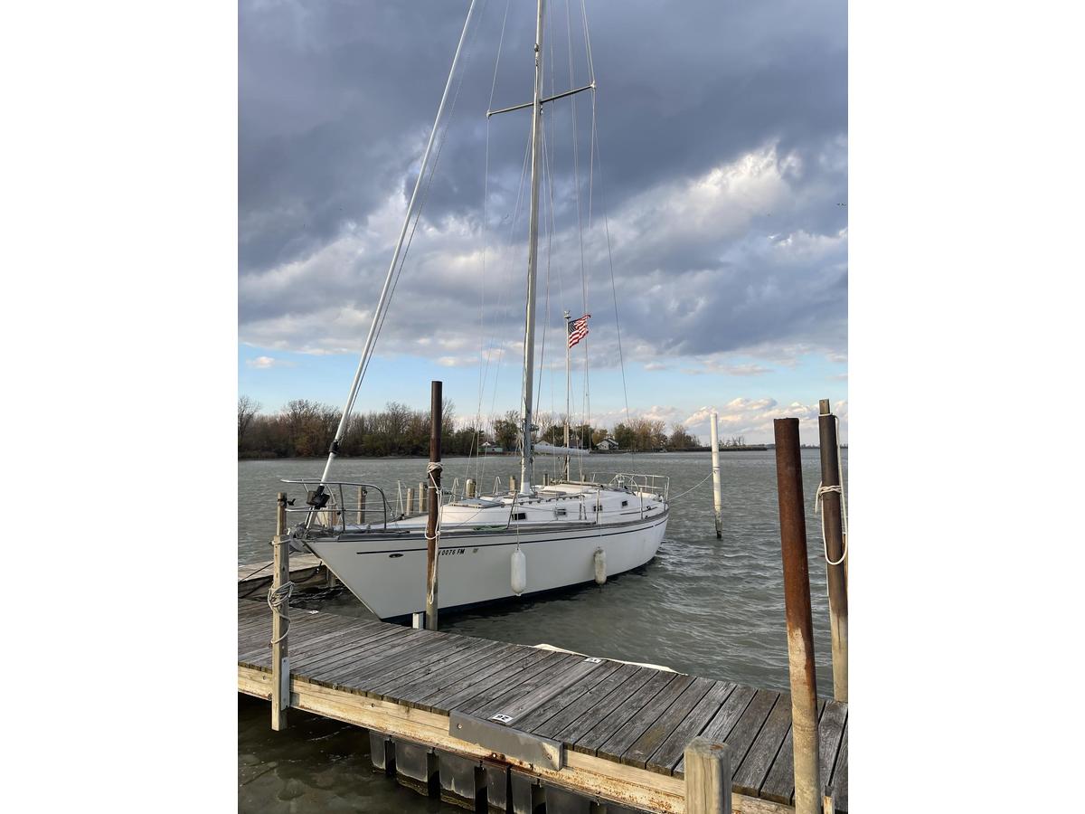 1976 Sparkman & Stephens Tartan 37