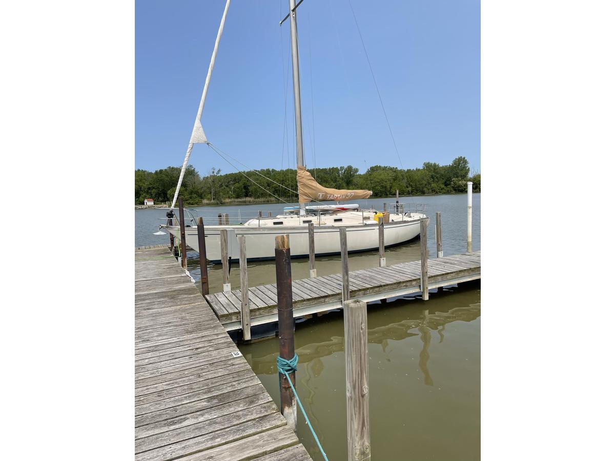 1976 Sparkman & Stephens Tartan 37
