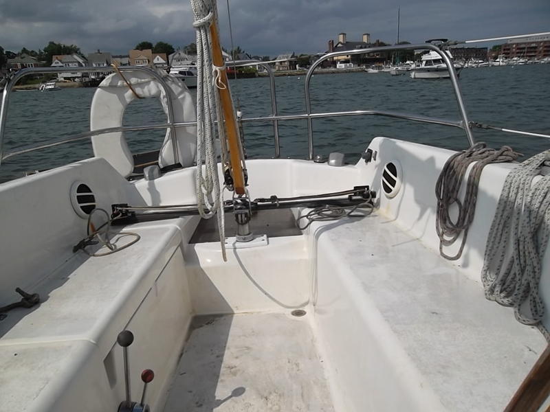 1979 Hunter 27