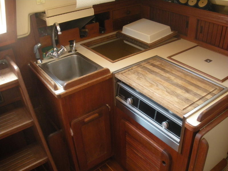 1990 Island Packet 27