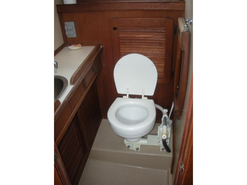 1990 Island Packet 27