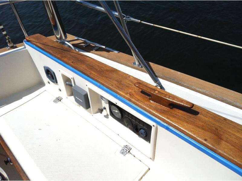 1990 Island Packet 27