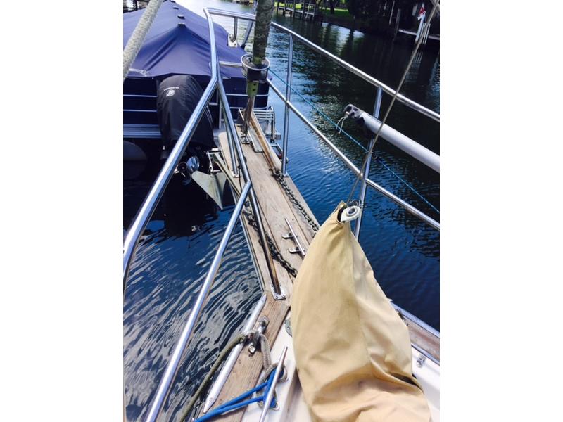 1987 Island Packet 27