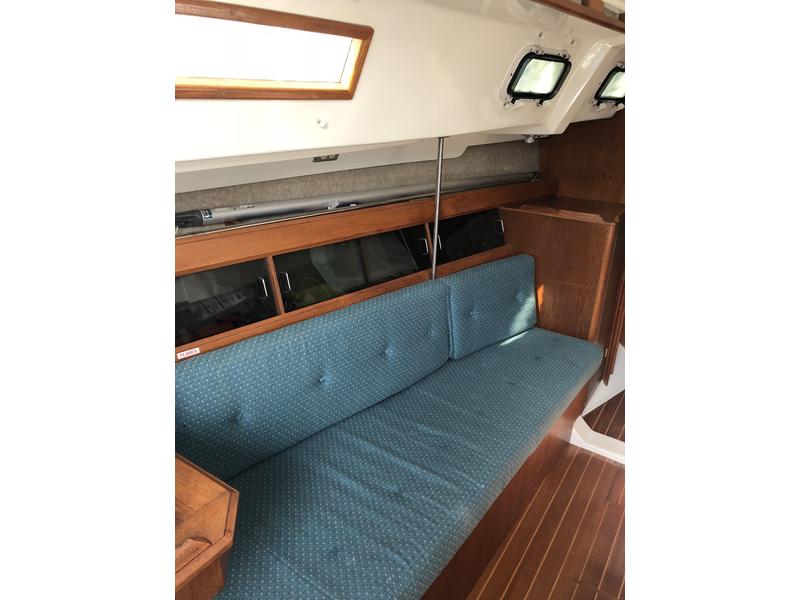 1987 Hunter 31