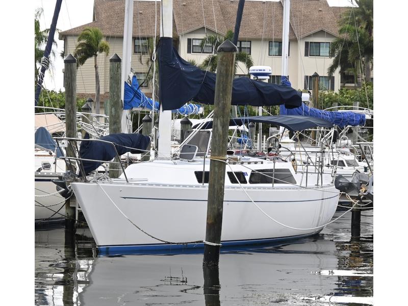 1987 Freedom 30 Sloop located in Florida for sale