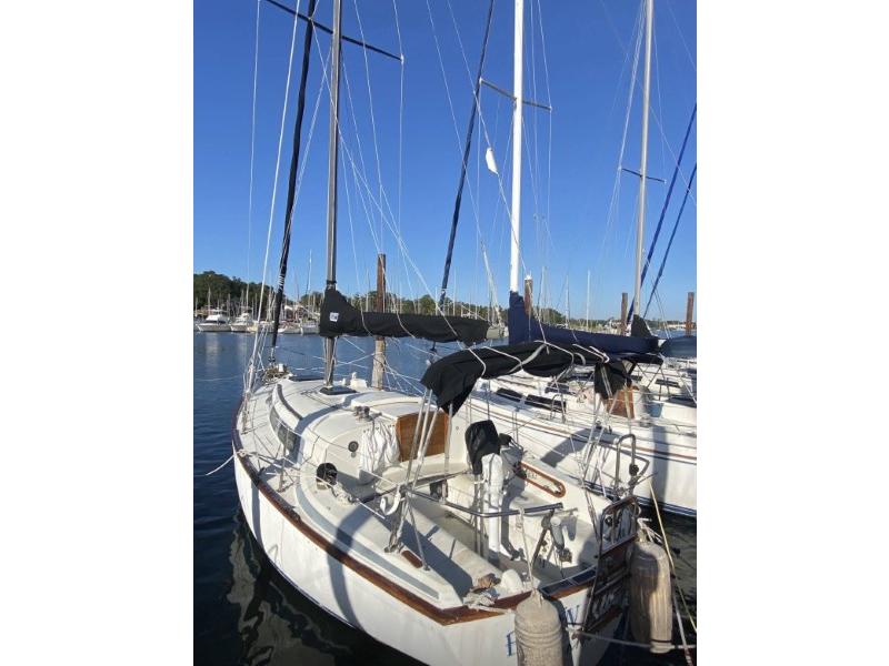 1978 Pearson 323 located in Florida for sale