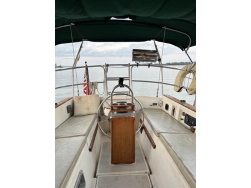 Island Packet 27