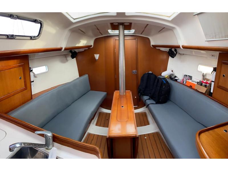 2006 Beneteau Oceanis 323 located in Florida for sale