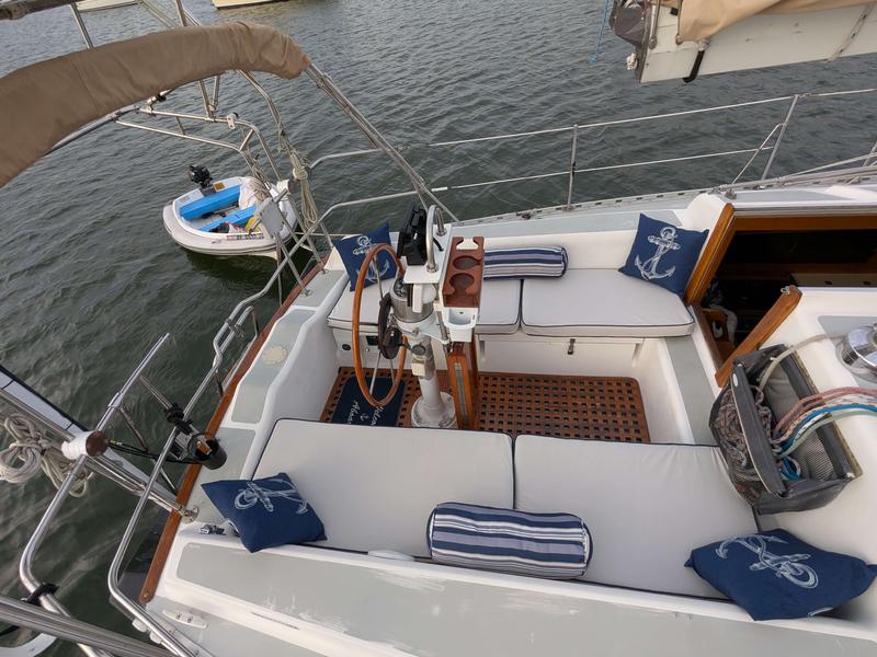 Freedom F 38