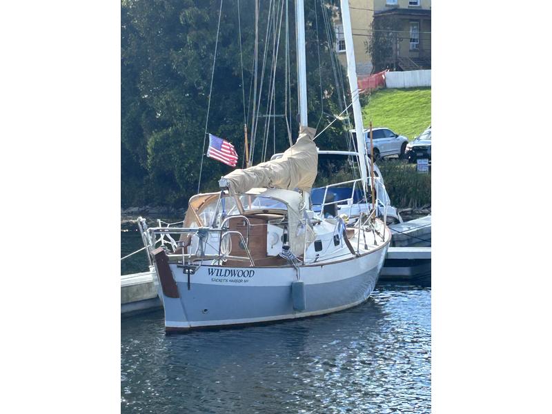 1980 Morris Yachts Frances 26 located in New York for sale