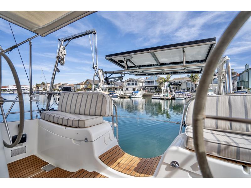 Jeanneau 42 Deck Salon
