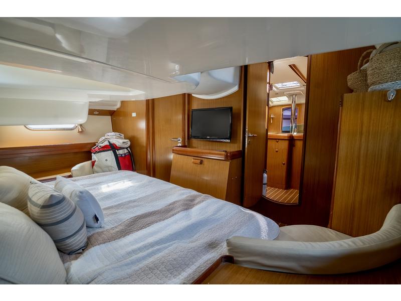 Jeanneau 42 Deck Salon