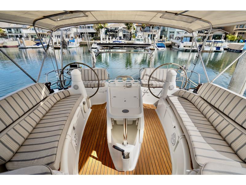Jeanneau 42 Deck Salon