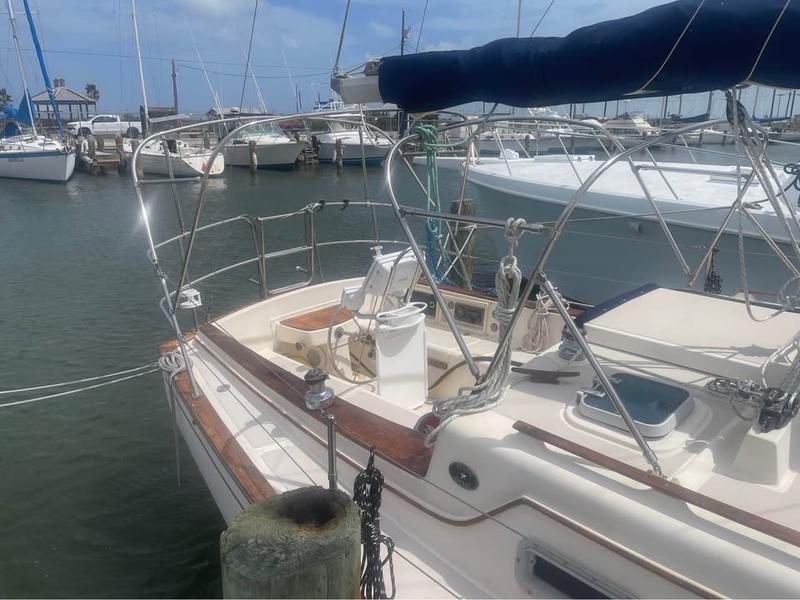 Island Packet 31