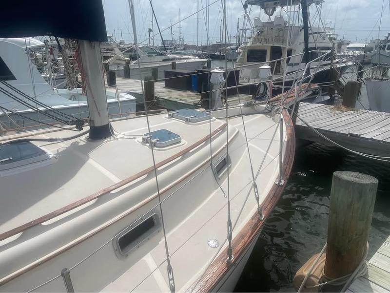 Island Packet 31