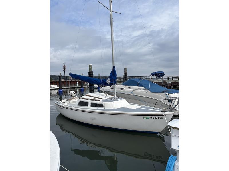 1976 Catalina 22 located in New York for sale