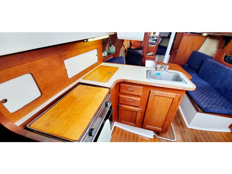Hunter 33