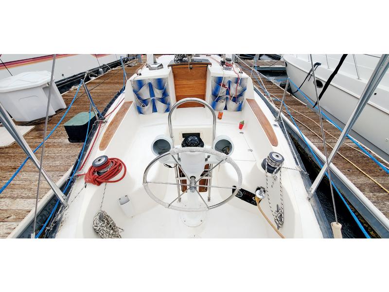 Hunter 33
