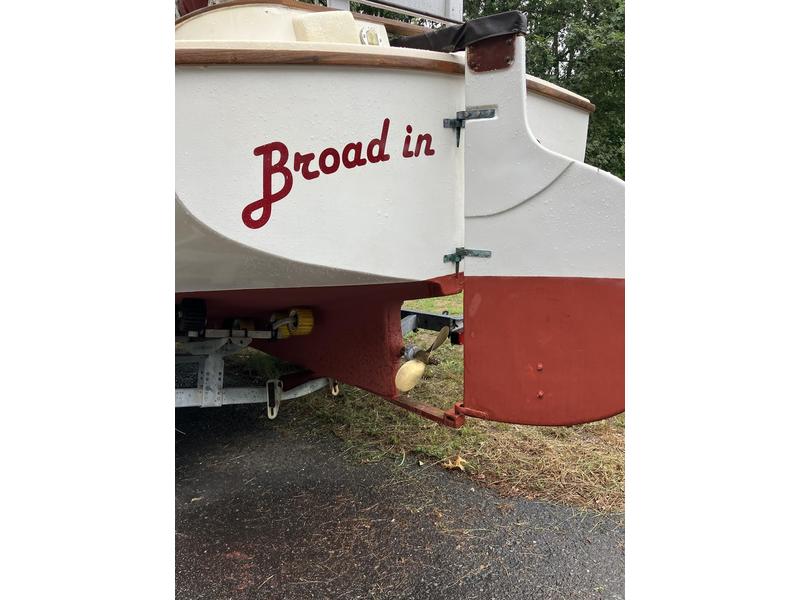 1995 Menger 19' Catboat 