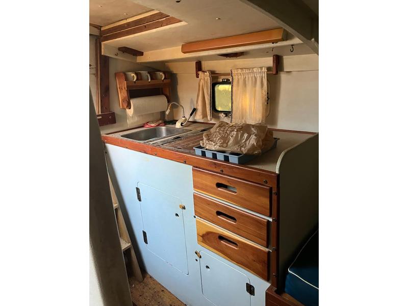1985 30' GAFF RIGGED KETCH   CROWN POINT DORY 