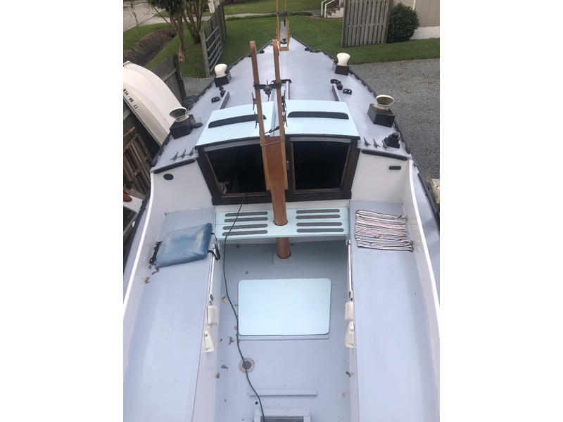 1985 30' GAFF RIGGED KETCH   CROWN POINT DORY 