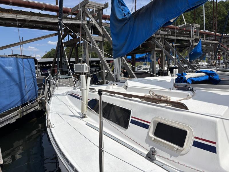 1987 Hunter 28.2 located in Arkansas for sale