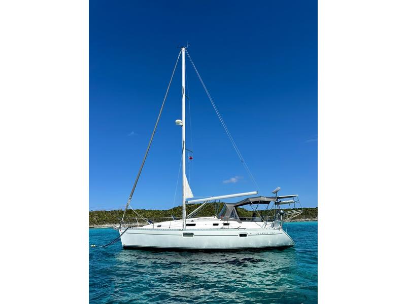 1999 Beneteau Oceanis 352 located in Florida for sale