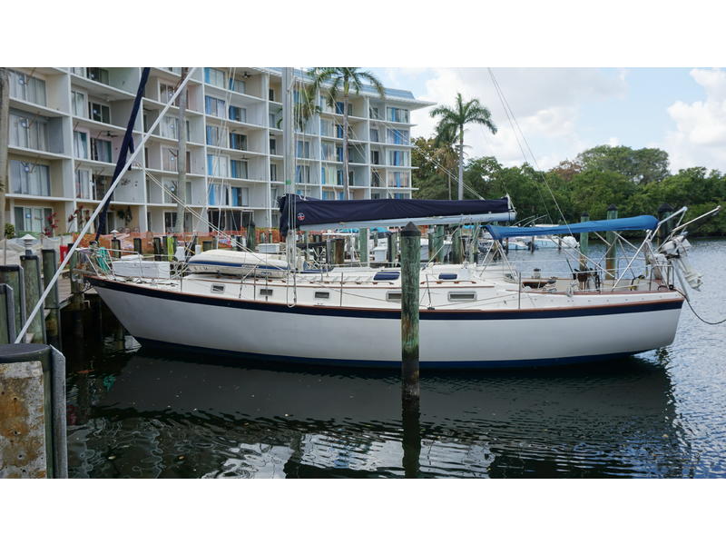 1981 PEARSON 424 located in Florida for sale