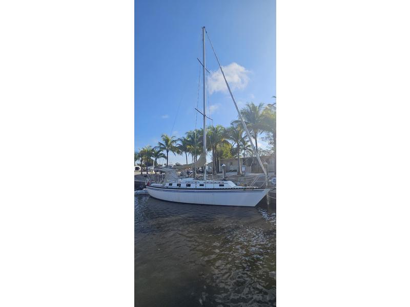 1984 Endeavour Sailboat located in Florida for sale