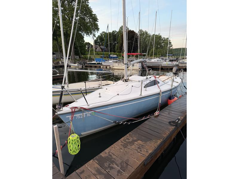 2014 Catalina Capri 22 Capri located in Connecticut for sale