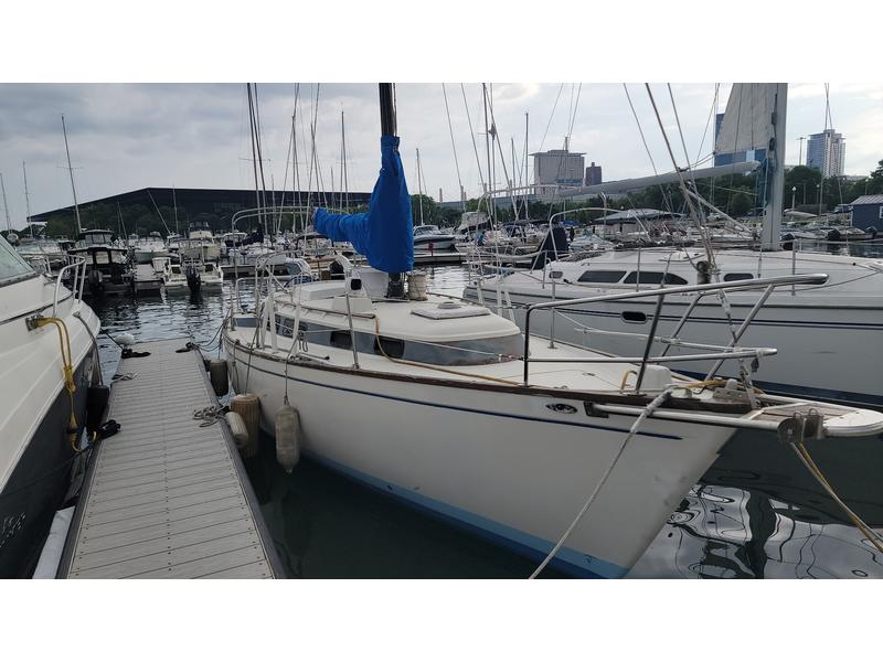 1977 Pearson 323 located in Illinois for sale