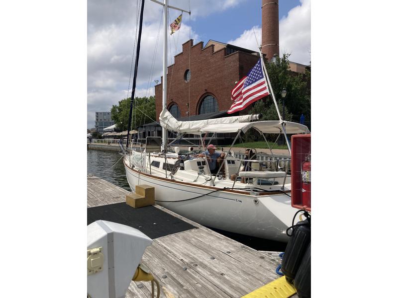 1985 Sabre 36 Racer/cruiser located in Maryland for sale