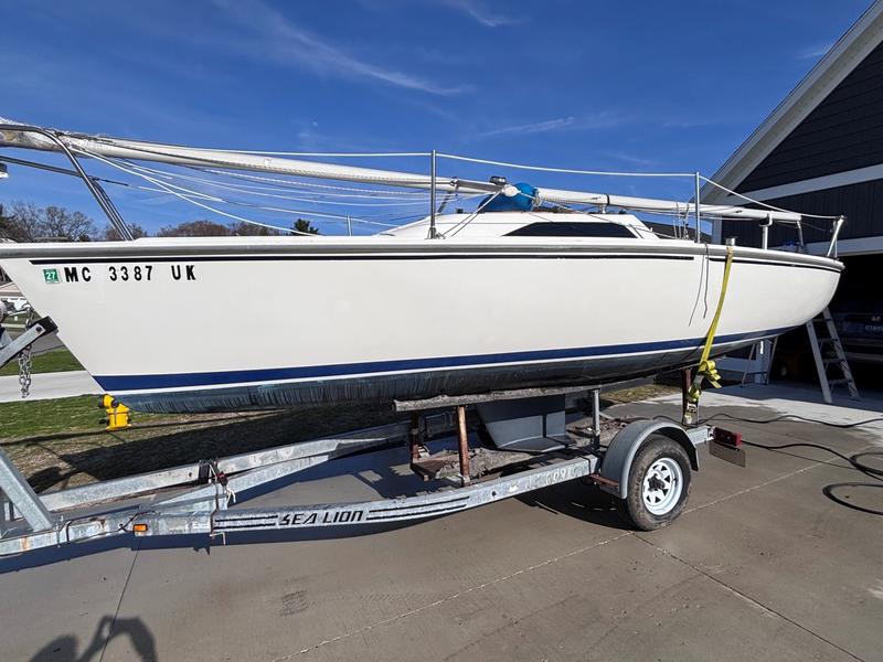 1995 Catalina Capri located in Michigan for sale