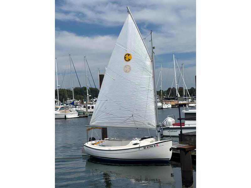 2014 Com-Pac Sunday Cat located in Rhode Island for sale