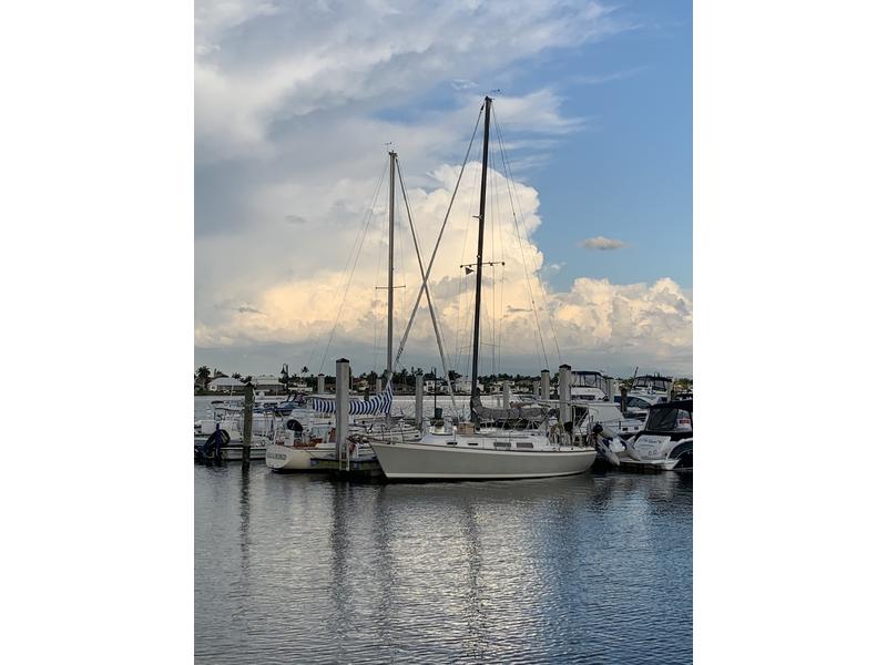 1983 Pearson 323 located in Florida for sale