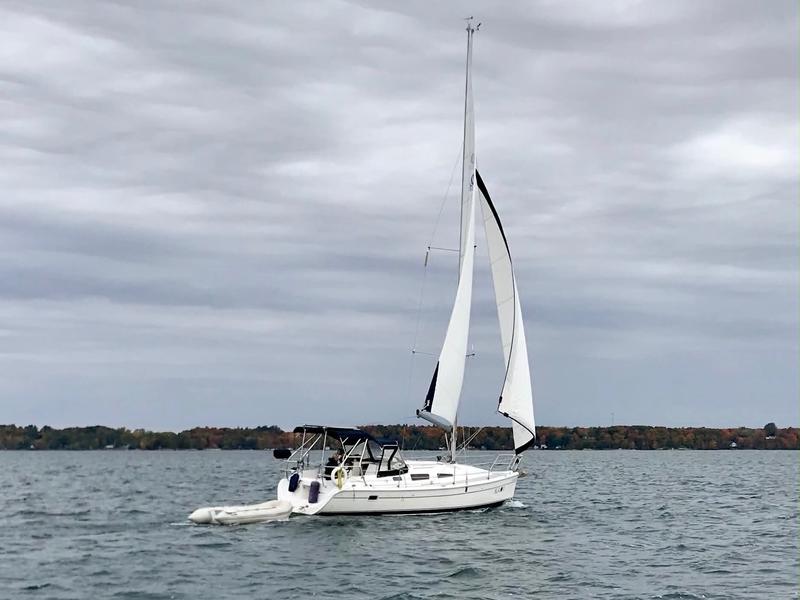 2004 Hunter 33 located in Outside United States for sale
