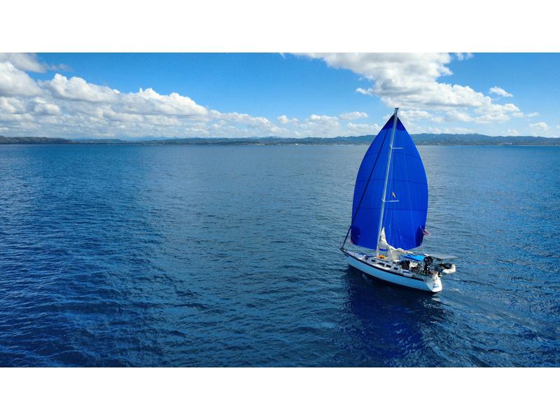 1983 Hunter 34 located in Outside United States for sale