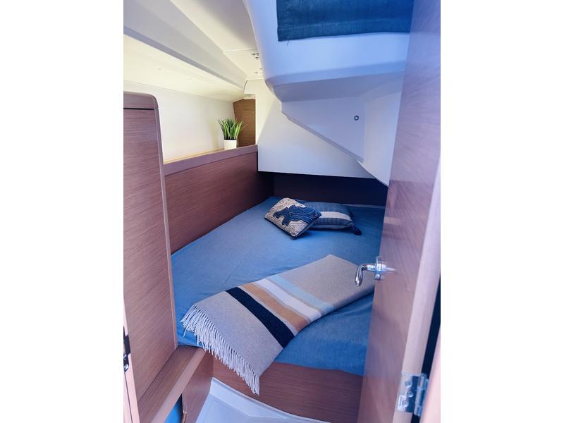 2019 Jeanneau 349 located in Florida for sale