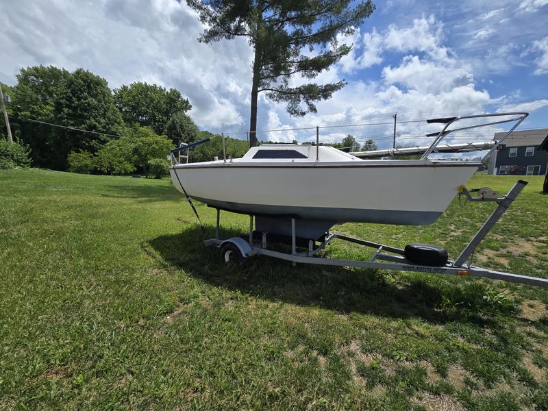 2004 Catalina Capri located in Tennessee for sale