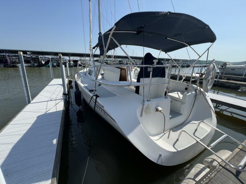 1994 Catalina 320 located in Indiana for sale