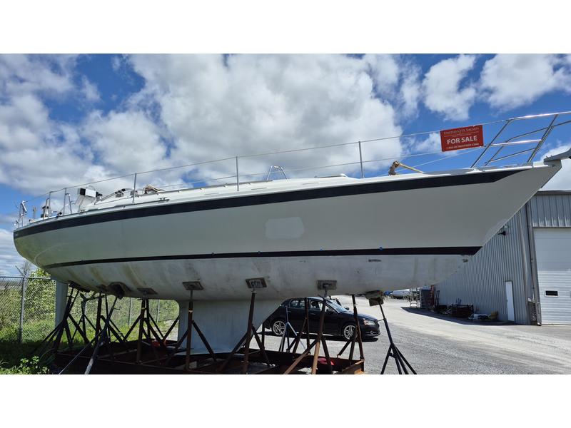 1991 Ericson 38 located in Outside United States for sale