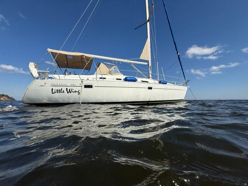 1998 Beneteau Oceanis 381 located in  for sale
